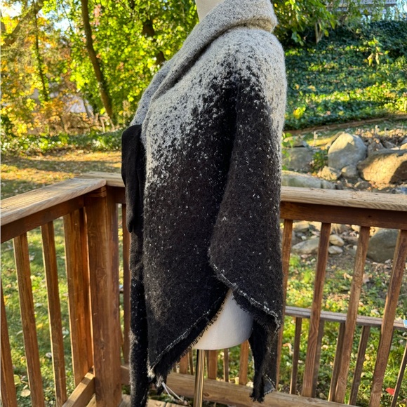 Ann Taylor Black & Grey Shawl Collar Tie Poncho, One Size NEW WITH TAGS - Picture 5 of 11